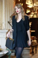 TAYLOR SWIFT Out Shopping in Los Angeles