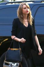 TAYLOR SWIFT Out Shopping in Los Angeles