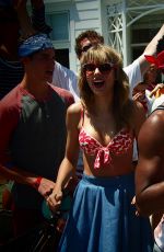 TAYLOR SWIFT Personal Bikini Pictures