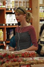 TAYLOR SWIFT Shopping at Whole Foods in Beverly Hills