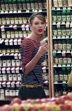 TAYLOR SWIFT Shopping at Whole Foods in Beverly Hills