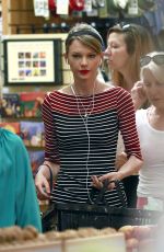 TAYLOR SWIFT Shopping at Whole Foods in Beverly Hills