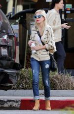 TORI SELLING Out and About in Los Angeles