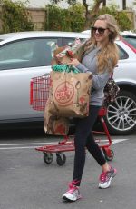 AMANDA SEYFRIED Shopping at Trader Joe