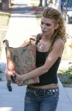 ANNALYNNE MCCORD Shopping at Trader Joe