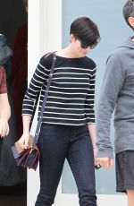 ANNE HATHAWAY Leaves a Singing Lessons Class in Los Angeles