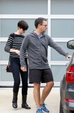 ANNE HATHAWAY Leaves a Singing Lessons Class in Los Angeles
