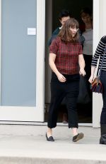 ANNE HATHAWAY Leaves a Singing Lessons Class in Los Angeles