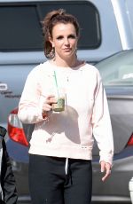 BRITNEY SPEARS Out and About in Thousand Oaks