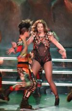 BRITNEY SPEARS Performs Live in Las Vegas