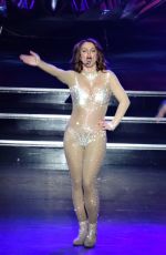 BRITNEY SPEARS Performs Live in Las Vegas