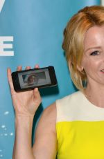 ELIZABETH BANKS at 2nd Annual Listerine 21 Days Challenge Launch