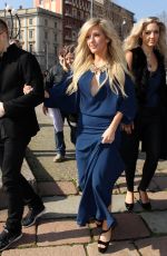 ELLIE GOULDING Arrives at Roberto Cavalli Fashion Show in Milan