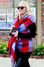 GWEN STEFANI Visit Her Acupuncture Doctor in Los Angeles