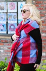 GWEN STEFANI Visit Her Acupuncture Doctor in Los Angeles