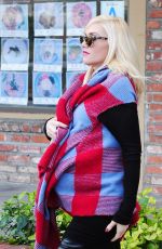 GWEN STEFANI Visit Her Acupuncture Doctor in Los Angeles