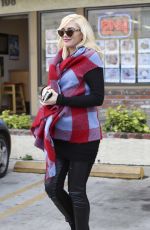 GWEN STEFANI Visit Her Acupuncture Doctor in Los Angeles