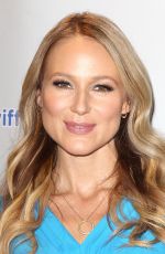 JEWEL Celebrates Launch of Swiffer