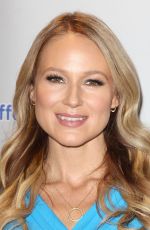 JEWEL Celebrates Launch of Swiffer