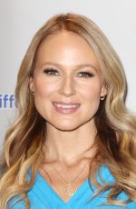 JEWEL Celebrates Launch of Swiffer