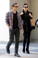 KATE BECKINSALE and Len Wiseman Out Shopping in Santa Monica