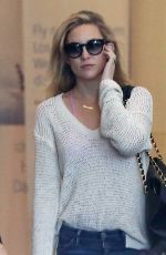 KATE HUDSON Arrives at LAX Airport