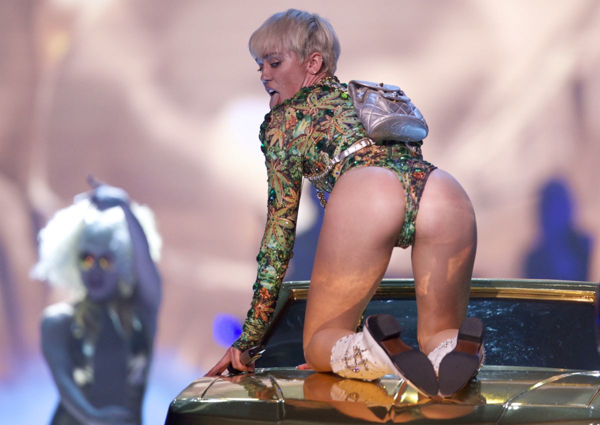 Miley cyrus new nude photo shoot