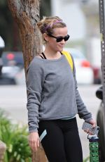 REESE WITHERSPOON Leaves a Gym in Brentwood 2602