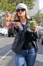 REESE WITHERSPOON Out and About in Brentwood