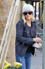 REESE WITHERSPOON Out and About in Brentwood