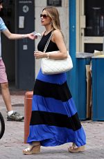 SOFIA VERGARA Walk Along the Harbour in Sydney