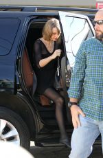 TAYLOR SWIFT Arrives at a Dance Class in Los Angeles