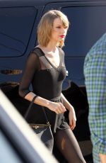 TAYLOR SWIFT Arrives at a Dance Class in Los Angeles