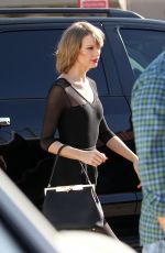 TAYLOR SWIFT Arrives at a Dance Class in Los Angeles