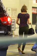 TAYLOR SWIFT Shoping Grocery at a Store in Los Angeles