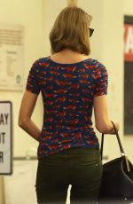 TAYLOR SWIFT Shoping Grocery at a Store in Los Angeles
