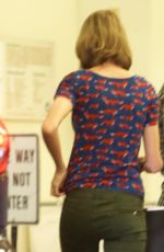 TAYLOR SWIFT Shoping Grocery at a Store in Los Angeles