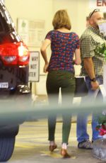 TAYLOR SWIFT Shoping Grocery at a Store in Los Angeles