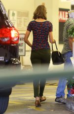 TAYLOR SWIFT Shoping Grocery at a Store in Los Angeles