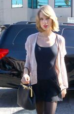 TAYLOR SWIFT with Short Hair Arrives at Her Dance Class in Los Angeles