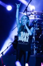 AVRIL LAVIGNE Performs in Taipei