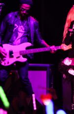 AVRIL LAVIGNE Performs in Taipei