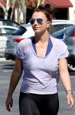 BRITNEY SPEARS Shopping Grocery in Thousand Oaks