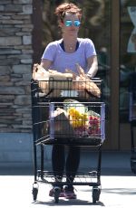 BRITNEY SPEARS Shopping Grocery in Thousand Oaks