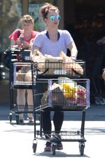 BRITNEY SPEARS Shopping Grocery in Thousand Oaks