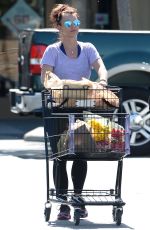 BRITNEY SPEARS Shopping Grocery in Thousand Oaks