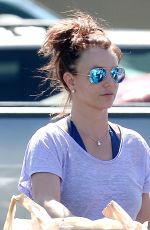 BRITNEY SPEARS Shopping Grocery in Thousand Oaks