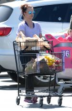BRITNEY SPEARS Shopping Grocery in Thousand Oaks