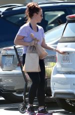 BRITNEY SPEARS Shopping Grocery in Thousand Oaks