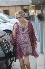ELSA PATAKY at a Local Pizzeria in Malibu 06.03.2014
